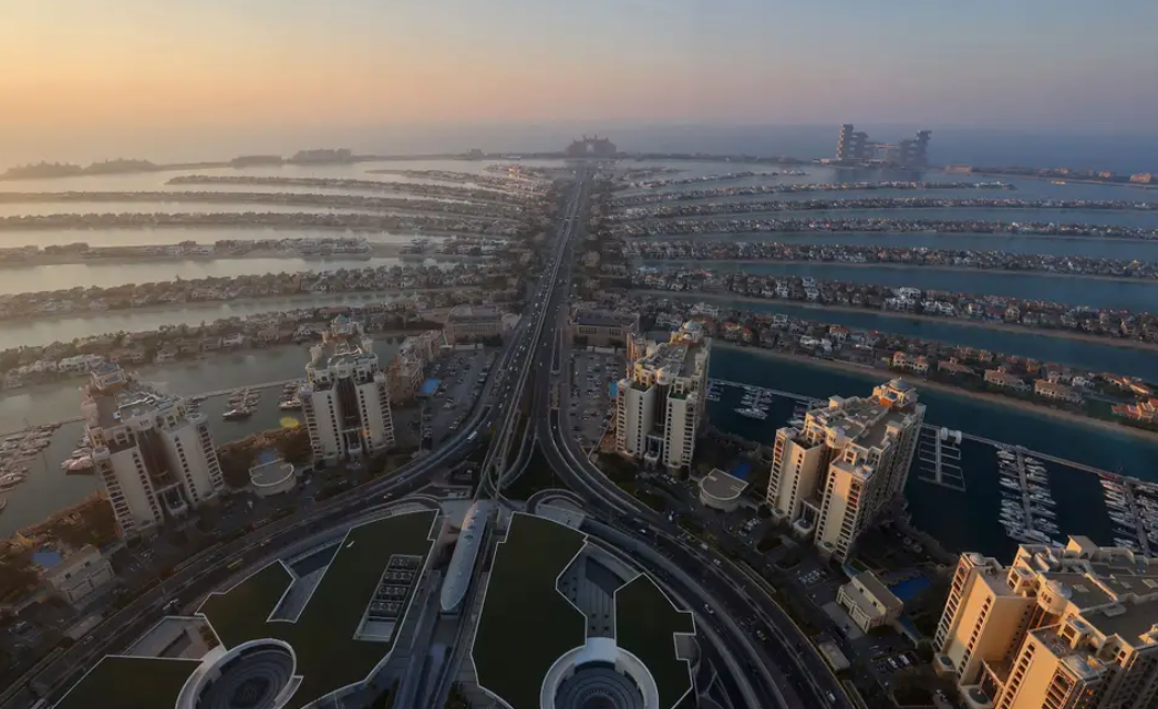Wealthy Russian investors are snapping up luxury properties in Dubai amid Western sanctions, a report says