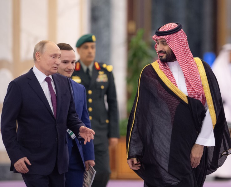What does Putin want from the UAE and Saudi Arabia?